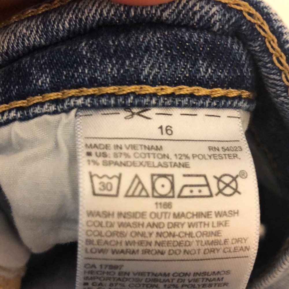 Old Navy Shorts - Picture 3 of 4